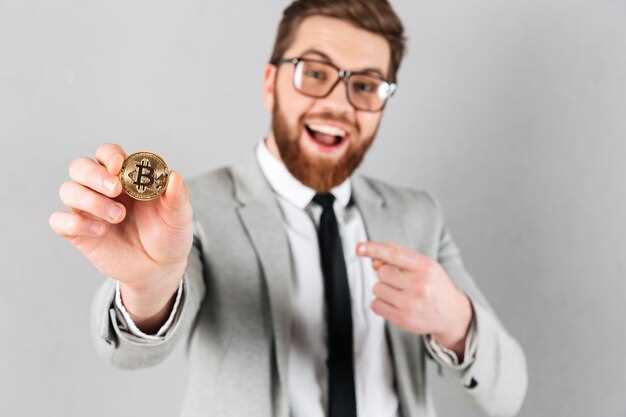 Важно отметить, что концепция создания ETF-биткоина была предложена братьями Уинклвосс, основателями криптобиржи Gemini, еще в 2013 году. На протяжении последующих десяти лет SEC каждый раз отклоняла эти заявки. Аналитики отмечают, что решающим фактором в изменении позиции SEC стал выигрыш компании Grayscale в суде по делам о биткоин-трасте, когда суд не удовлетворил аргументы Комиссии о необходимости запрета спотовых фондов.