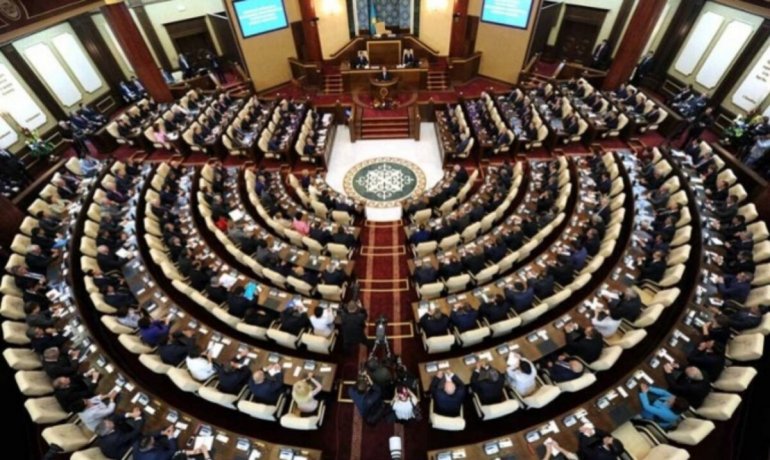 Казахстан: в планах парламентариев изменить контроль над местными предпринимателями