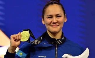 Казахстанская боксерша Алуа Балкибекова получила многомиллионный приз