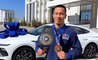 Исторический чемпион мира из Казахстана Айдос Султангали получил дорогие подарки