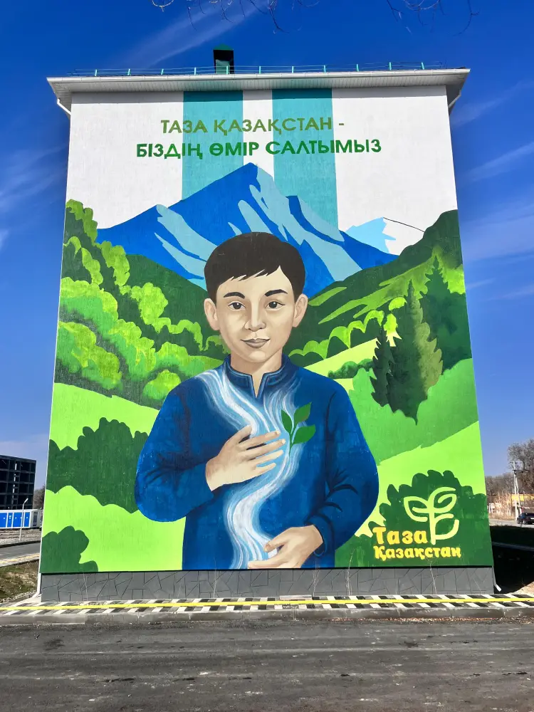 «Таза Қазақстан», «Заң және Тәртіп», «Адал Азамат»: в Жетісу создали тематические муралы (5)