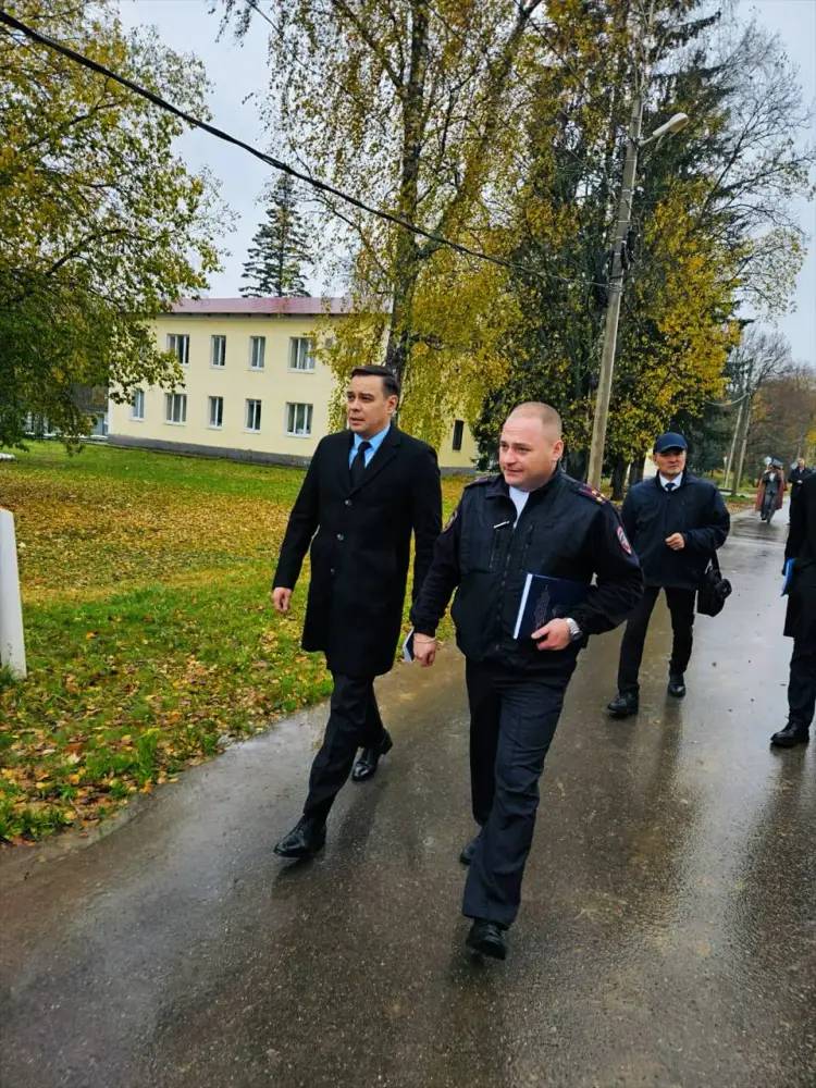 Омбудсмен посетил граждан Казахстана в Центре временного содержания иностранных граждан МВД РФ (4)