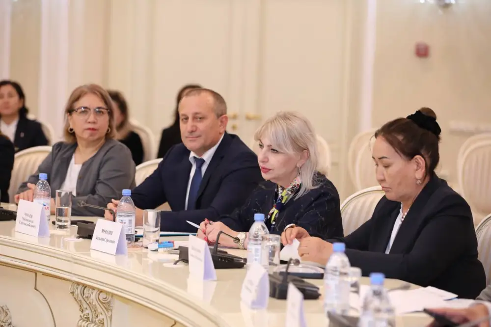В Мангистау члены Ассамблеи обсудили вопросы мира и согласия (5)