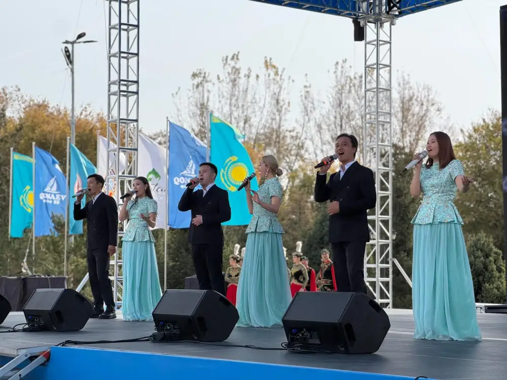 Флаг над Конаевом, награды, молодежь и вдохновение: как отметили День Республики в Алматинской области (6)