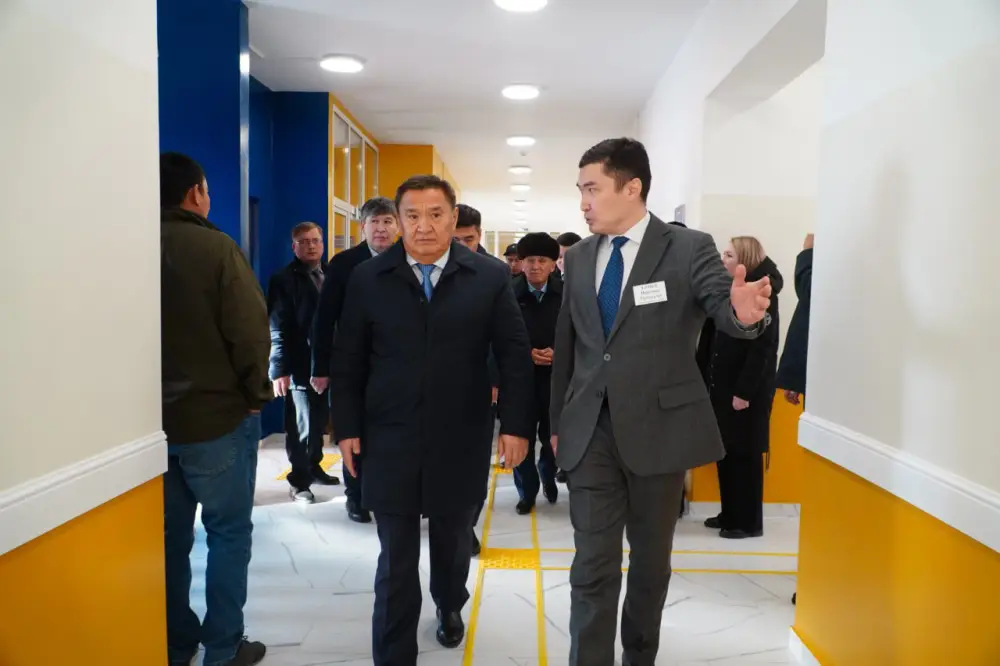 Аким области ознакомился с социальными объектами и новым производством в Аккольском районе (10)