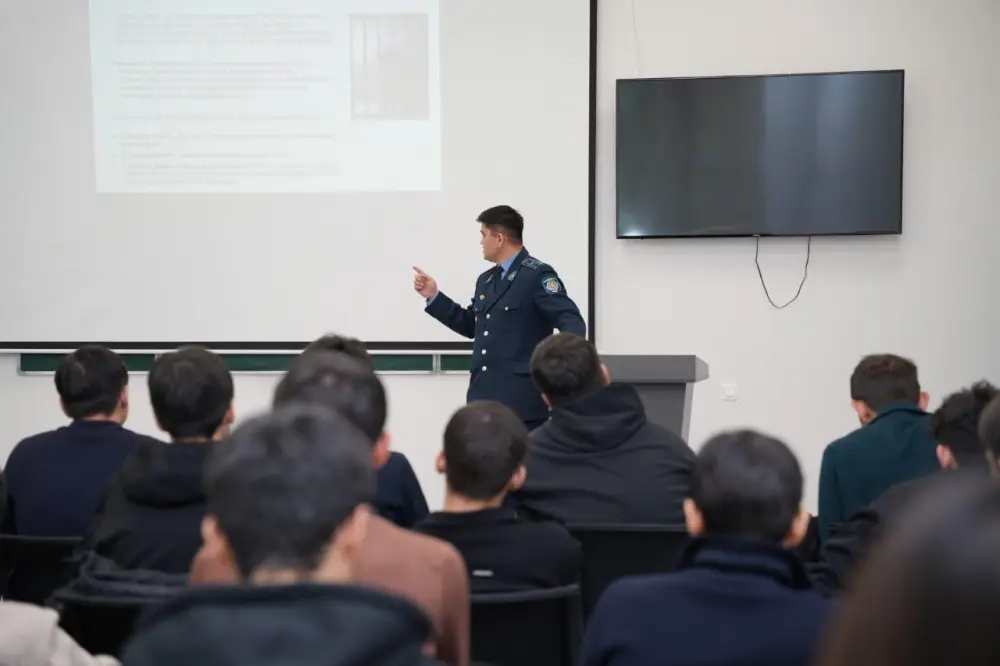 "Как не стать дроппером": столичные полицейские рассказали будущим спортсменам о кибербезопасности (2)