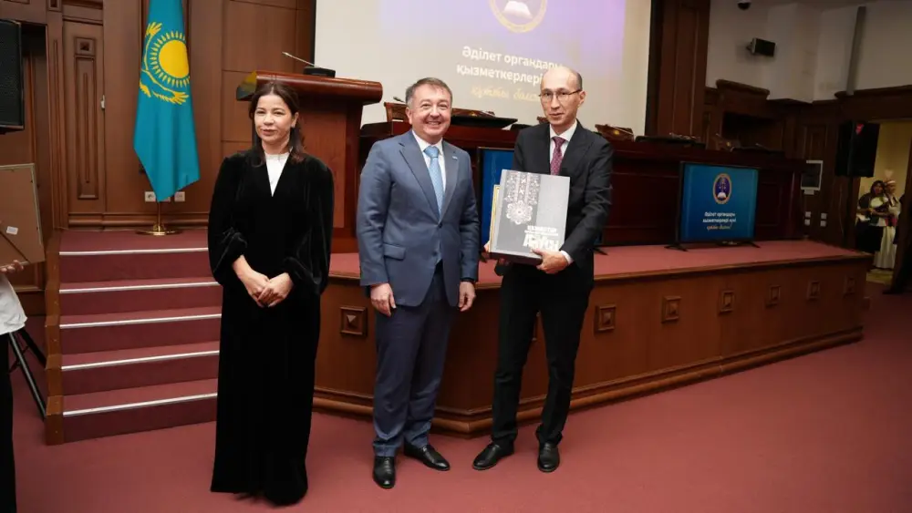 В Министерстве юстиции Республики Казахстан подвели итоги мероприятий, посвященных 180-летнему юбилею великого поэта Абая Кунанбайулы (4)
