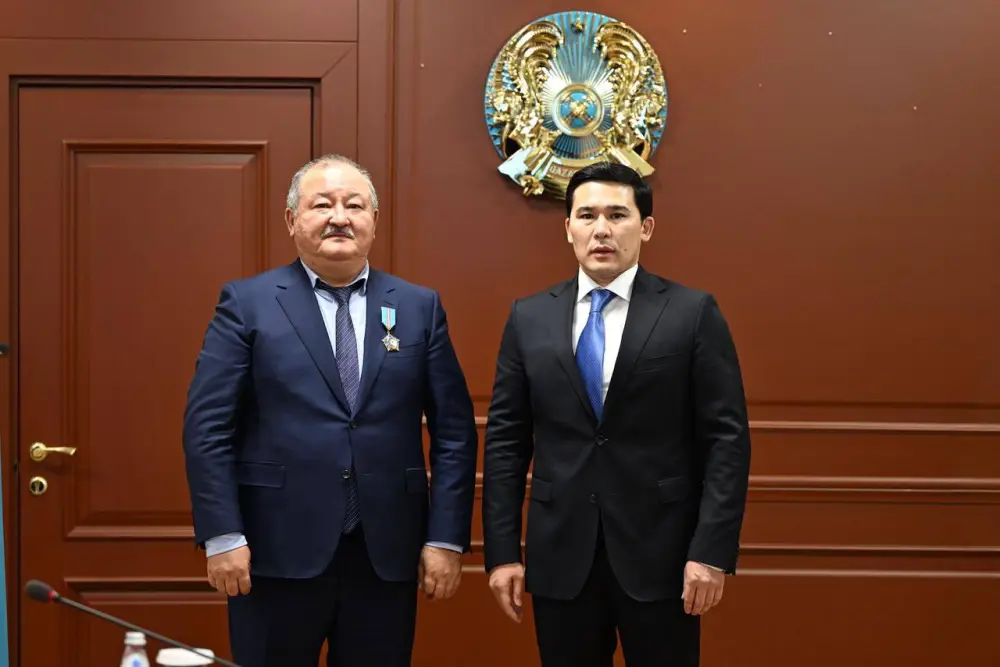 Министр наградил государственными и ведомственными наградами ряд специалистов, добившихся высоких результатов и внесших значительный вклад в развитие отечественного спорта (7)