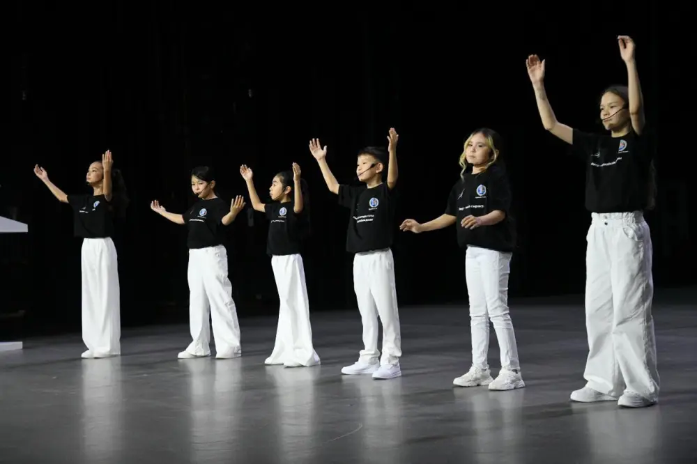 В Астане чествовали опекунов, подаривших детям возможность воспитываться в семье (2)