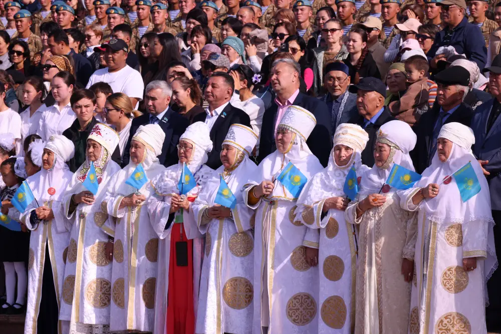 В Жетісу в честь Дня Республики состоялась церемония поднятия Государственного флага (10)