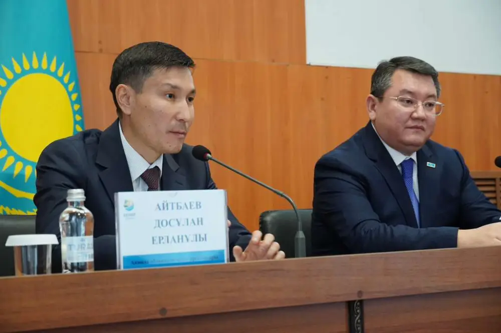 В Аккольском районе состоялась встреча по разъяснению стратегических задач, обозначенных в Послании Президента (3)