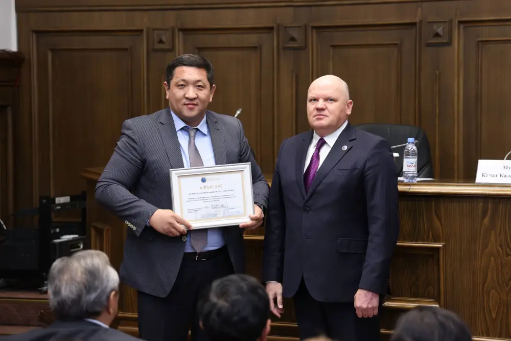 В Академии правосудия при Высшем Судебном Совете Республики Казахстан впервые состоялись курсы переподготовки для председателей районных судов всех регионов страны (6)