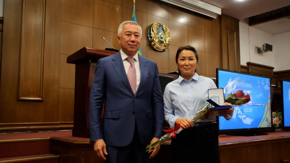 В МНЭ прошла торжественная церемония ко Дню Республики (6)