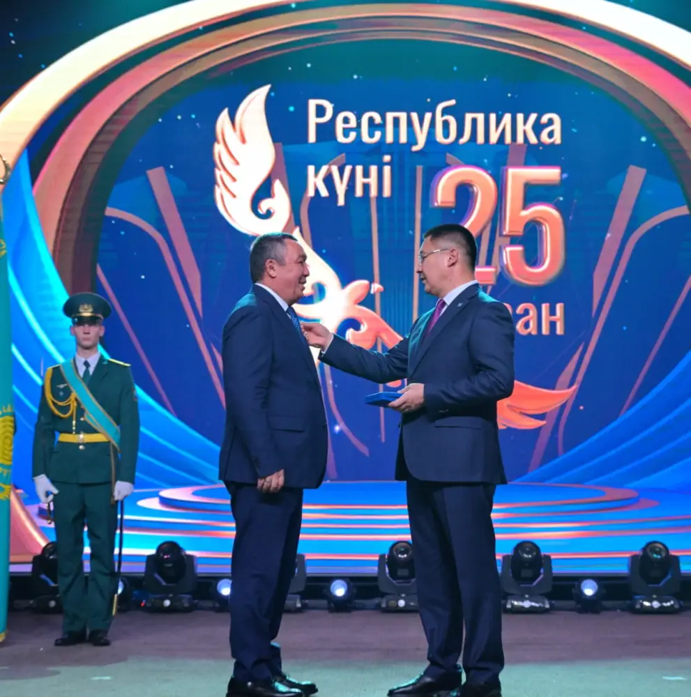 Сегодня во Дворце культуры имени Естая прошло торжественное мероприятие, посвящённое Дню Республики Казахстан (9)