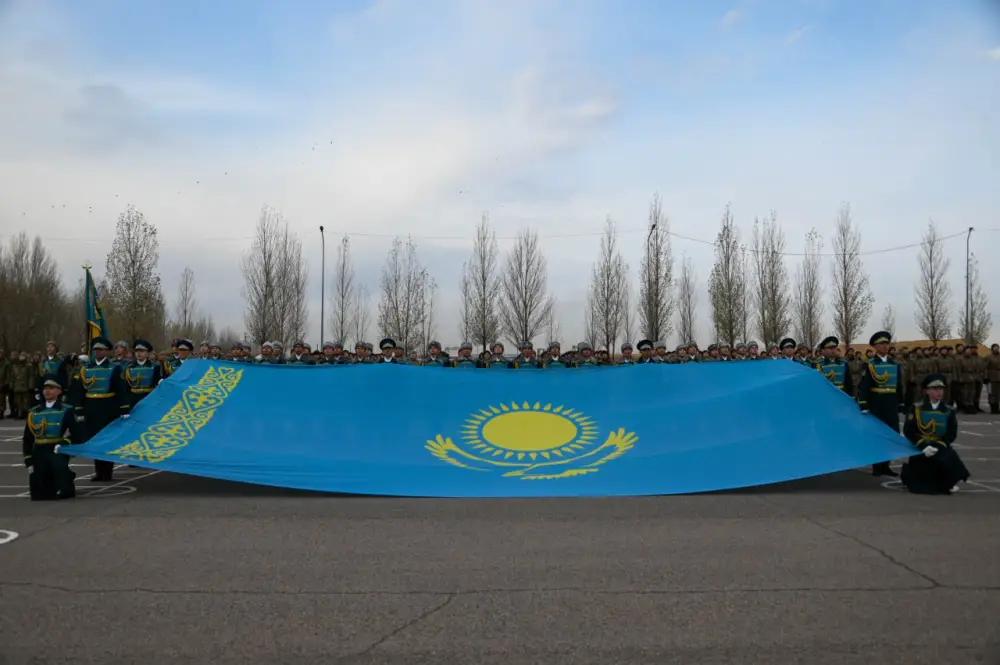 В День Республики в воинских частях прошла церемония поднятия Государственного флага (9)