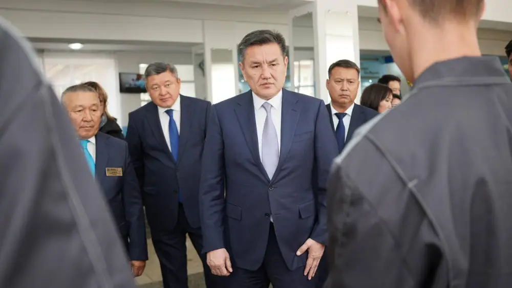 Аким ВКО посетил колледж в Саратовке (2)