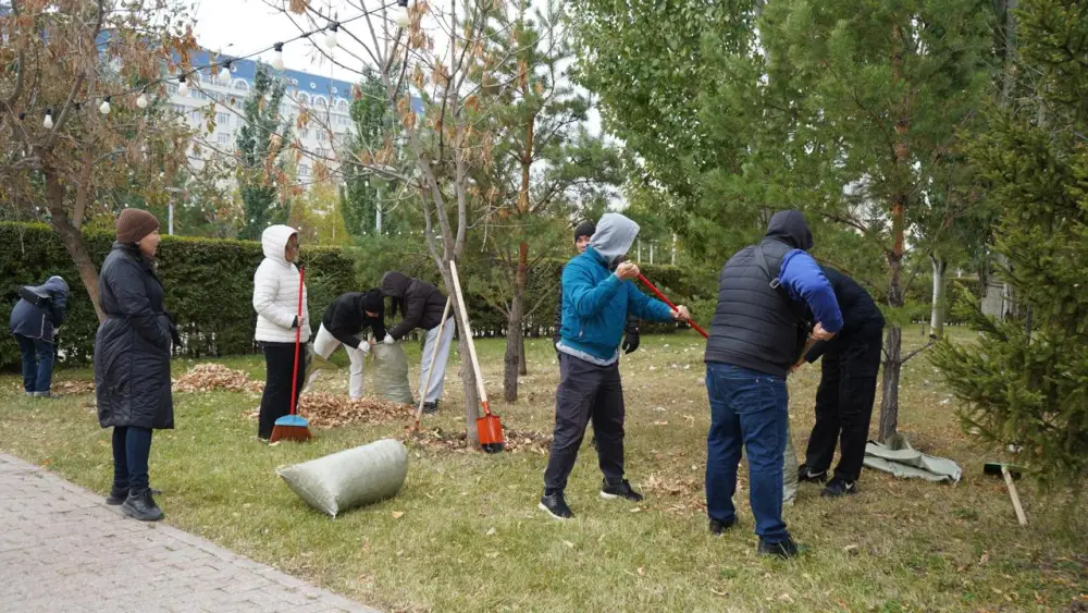Сотрудники Генеральной прокуратуры приняли участие в общегородском субботнике (4)