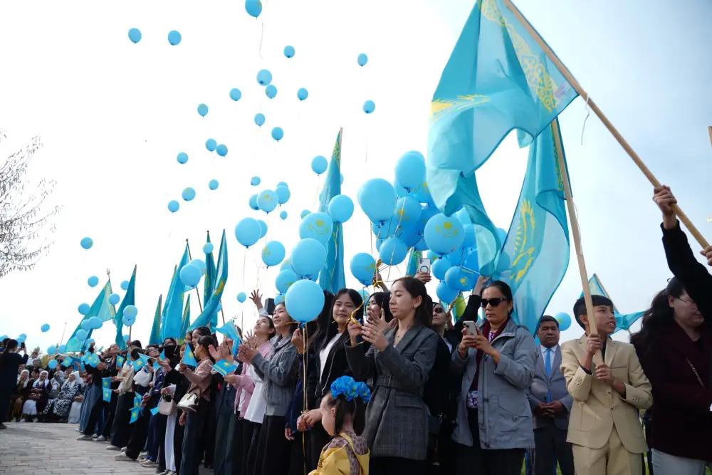 В ТУРКЕСТАНЕ ПРОШЛА ЦЕРЕМОНИЯ ПОДНЯТИЯ ГОСУДАРСТВЕННОГО ФЛАГА В ЧЕСТЬ ДНЯ РЕСПУБЛИКИ (5)