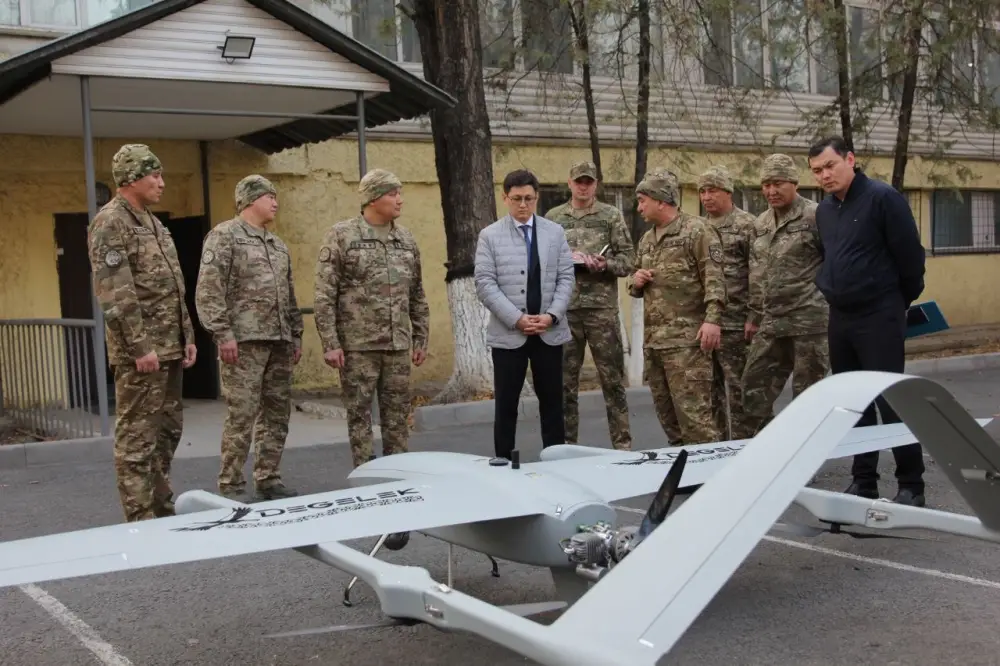 Заместитель министра оценил цифровую трансформацию военного вуза (4)