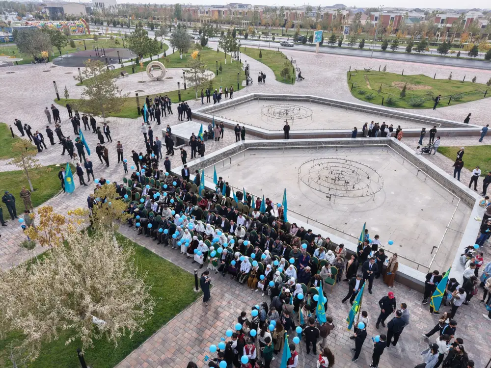 В ТУРКЕСТАНЕ ПРОШЛА ЦЕРЕМОНИЯ ПОДНЯТИЯ ГОСУДАРСТВЕННОГО ФЛАГА В ЧЕСТЬ ДНЯ РЕСПУБЛИКИ (4)
