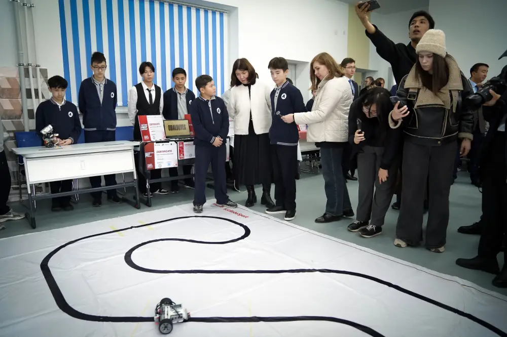 Рабочая поездка министра просвещения Жулдыз Сулейменовой в Акмолинскую область: будут приняты конкретные меры по повышению качества образования в малокомплектных школах (8)