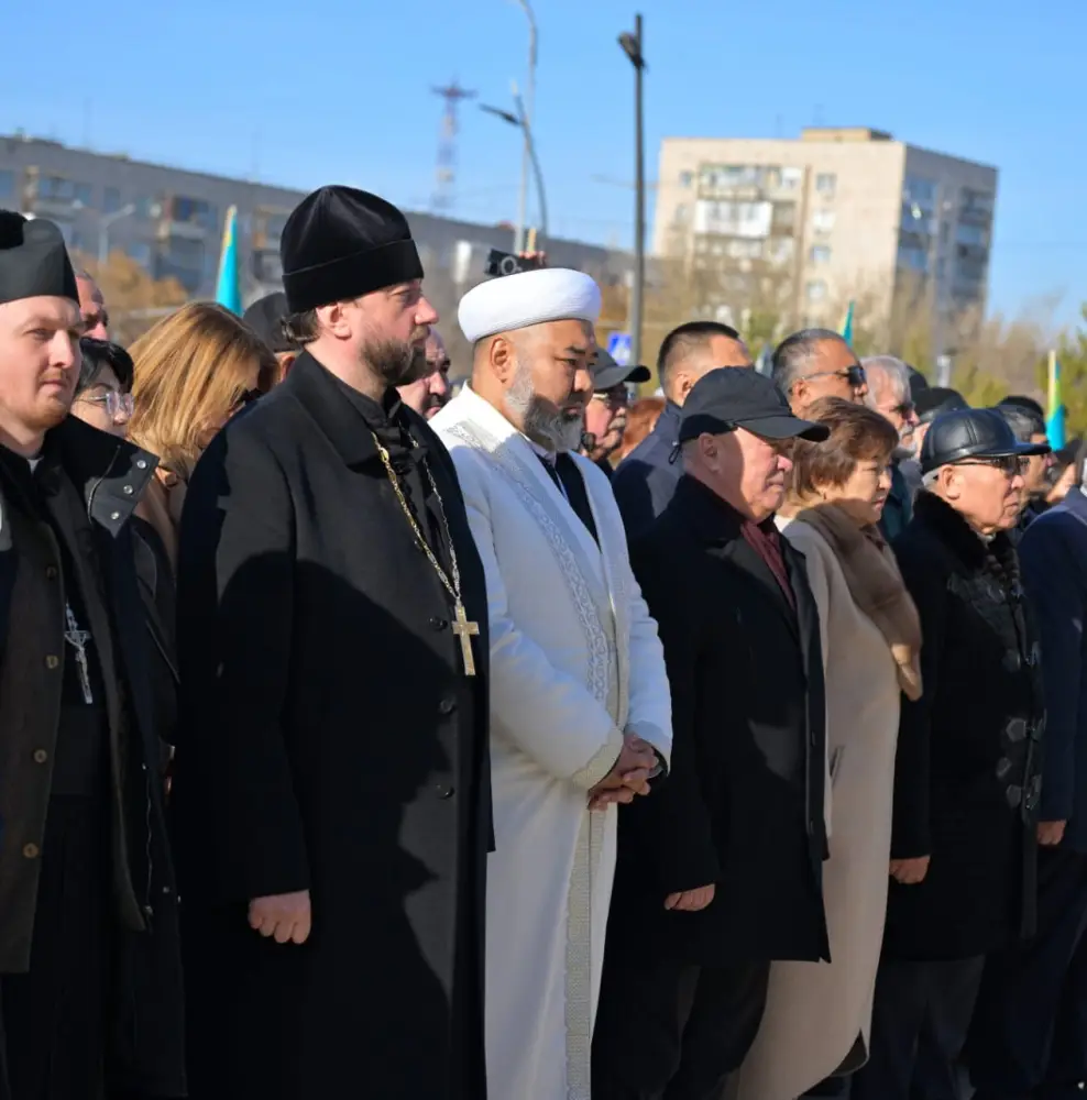 В честь Дня Республики в Павлодаре прошла церемония поднятия Государственного флага Республики Казахстан (2)