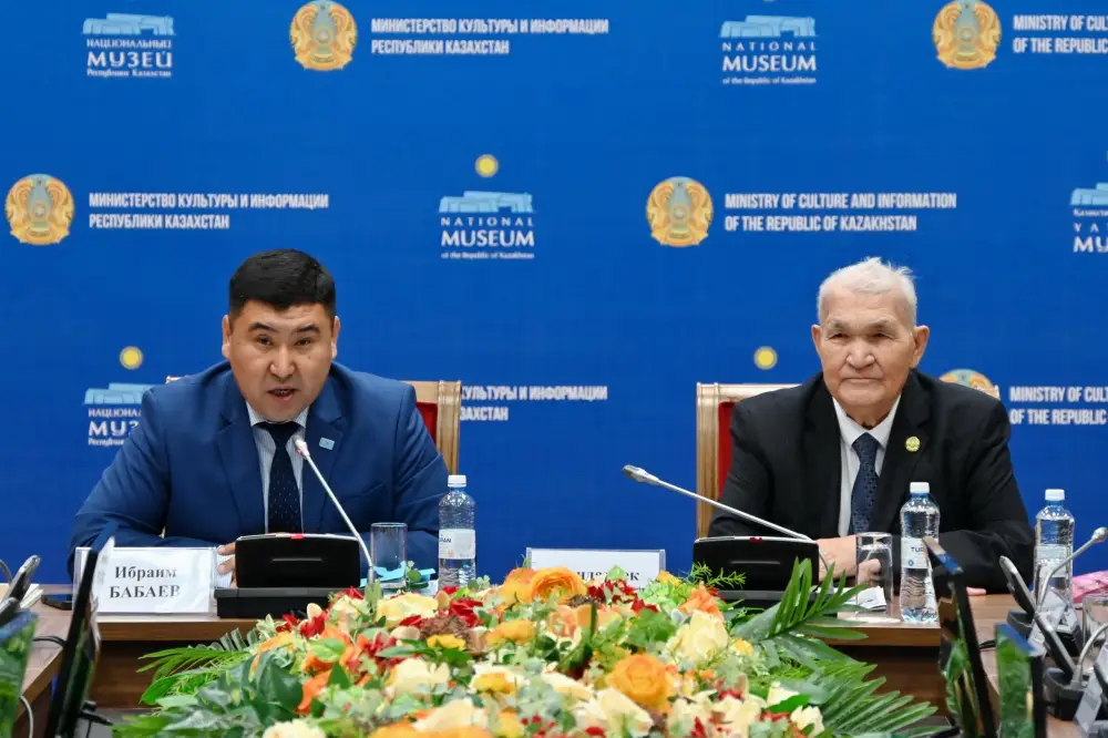 В Астане состоялся круглый стол, посвящённый Дню Республики (5)