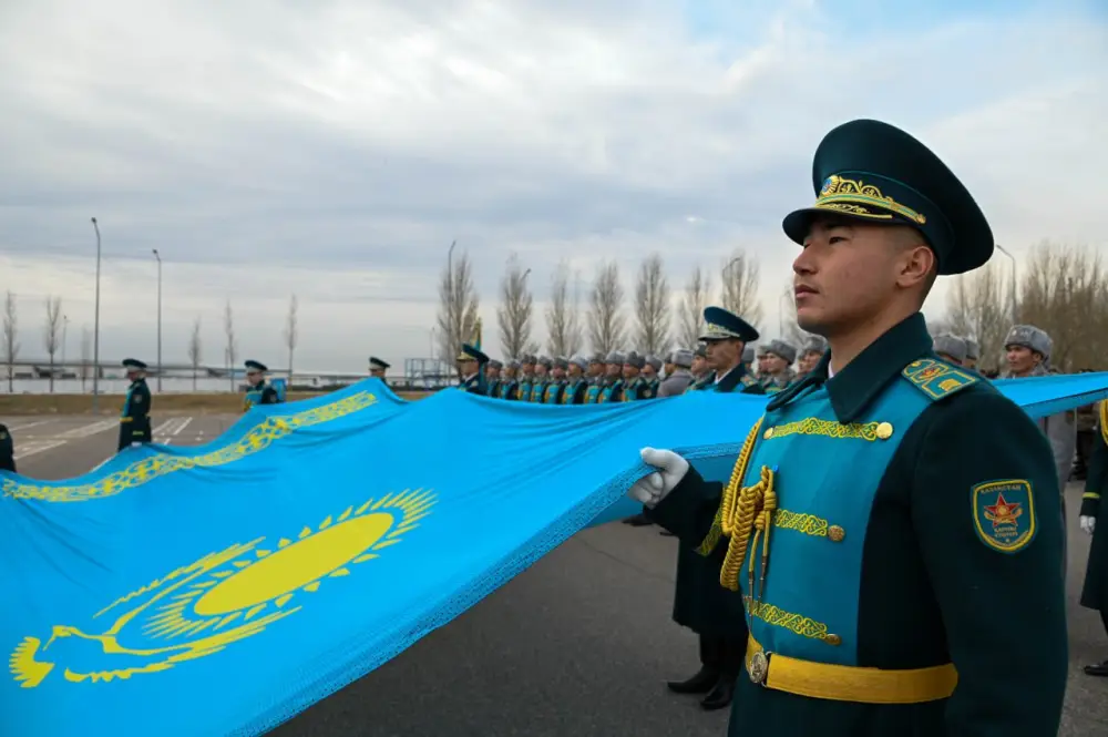 В День Республики в воинских частях прошла церемония поднятия Государственного флага (10)
