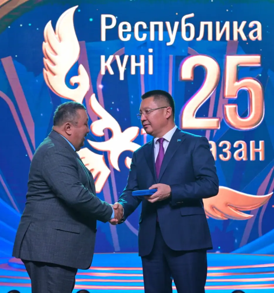 Сегодня во Дворце культуры имени Естая прошло торжественное мероприятие, посвящённое Дню Республики Казахстан (2)