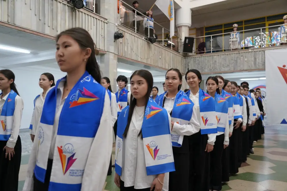 Инаугурацию президентов школьных и студенческих парламентов провели в Астане (2)
