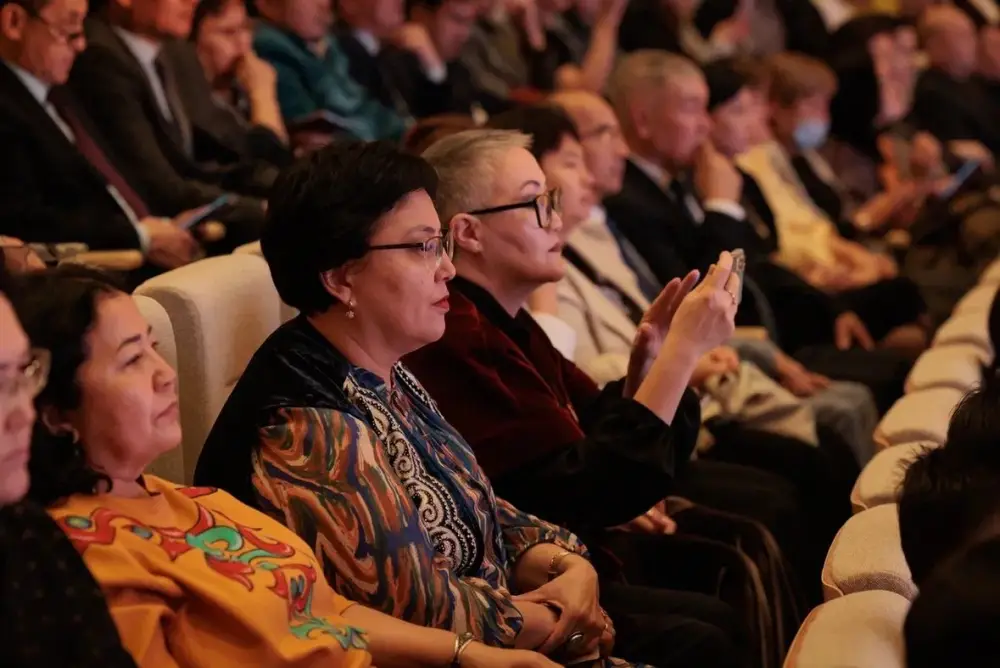 Аида Балаева вручила государственные награды деятелям культуры и медиасферы (10)