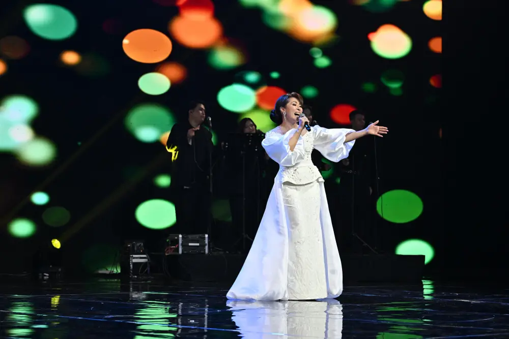 Глава государства поздравил певицу Толкын Забирову с юбилеем творческой деятельности (5)