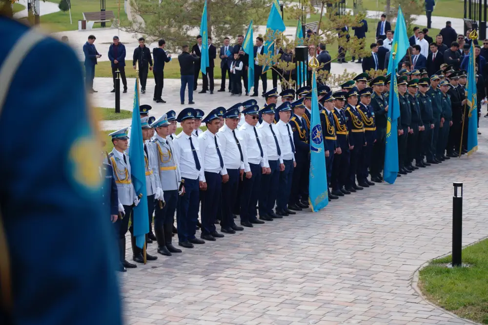 В ТУРКЕСТАНЕ ПРОШЛА ЦЕРЕМОНИЯ ПОДНЯТИЯ ГОСУДАРСТВЕННОГО ФЛАГА В ЧЕСТЬ ДНЯ РЕСПУБЛИКИ (3)