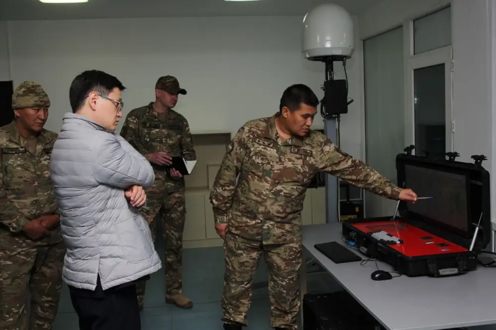 Заместитель министра оценил цифровую трансформацию военного вуза (2)