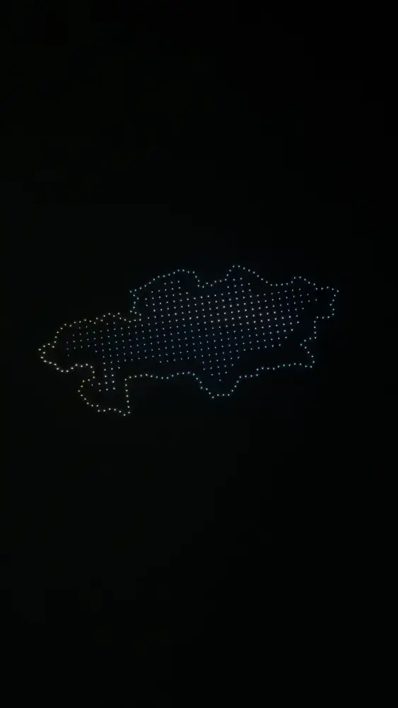 Небо Конаева запело гимн Казахстана (7)