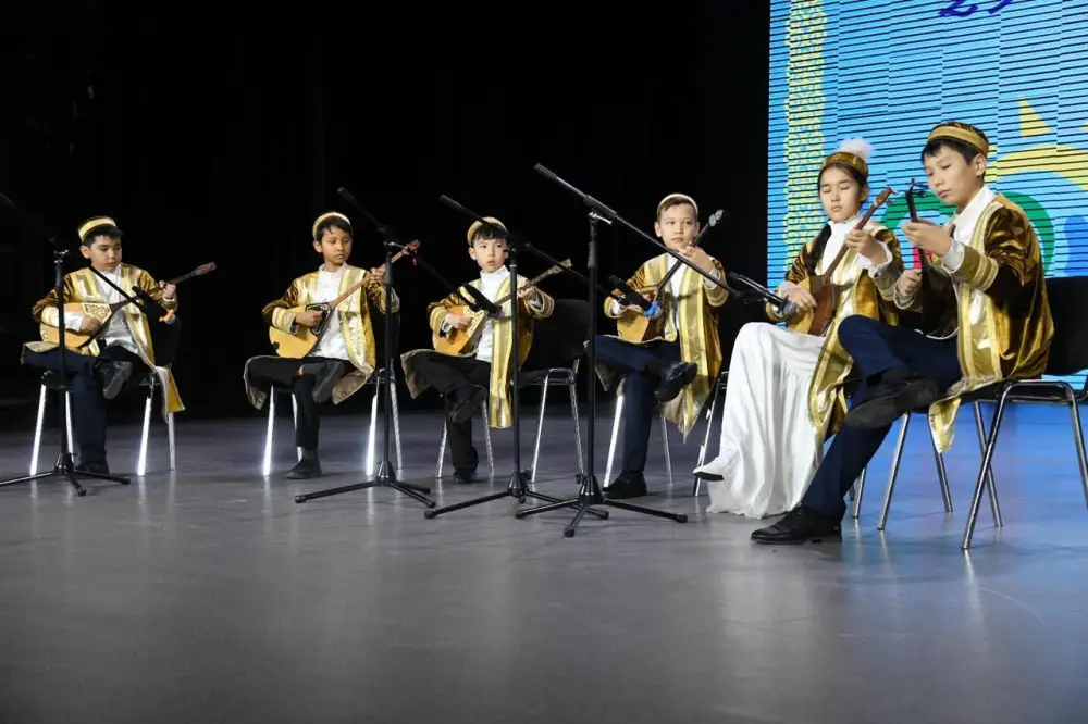В Астане чествовали опекунов, подаривших детям возможность воспитываться в семье (3)
