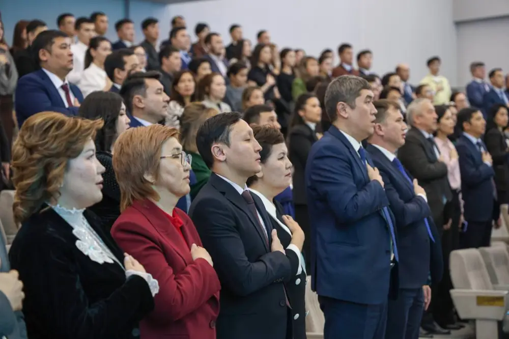 В Министерстве промышленности и строительства провели торжественную церемонию в честь Дня Республики (8)