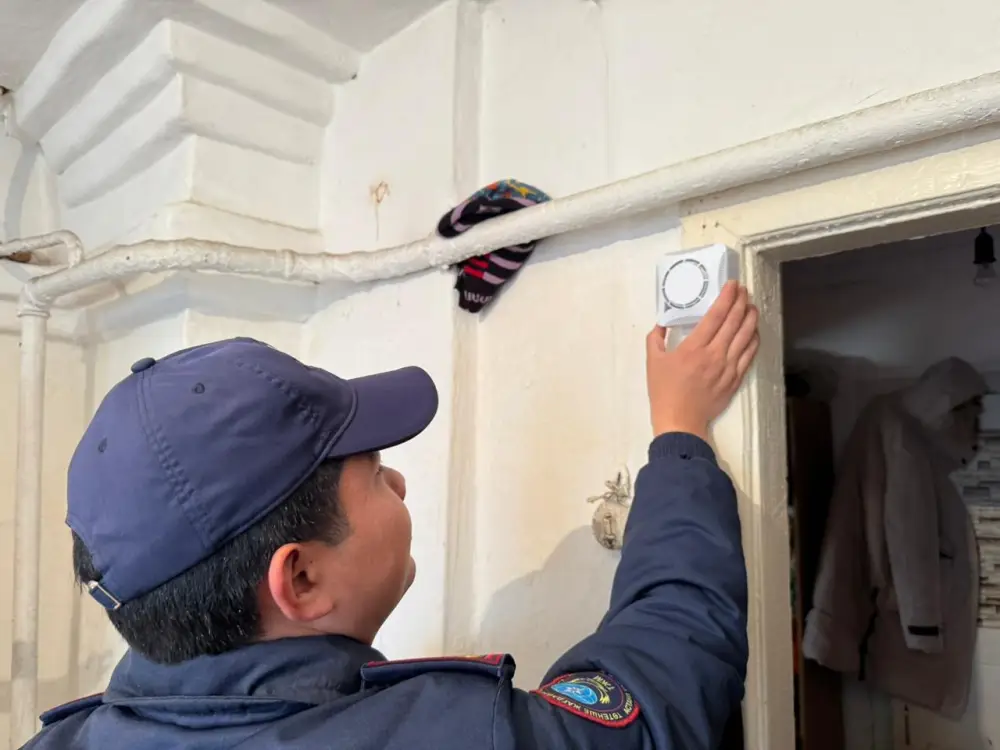 Пожарная безопасность в отопительный сезон: спецрейды проводят спасатели в жилом секторе столицы (4)