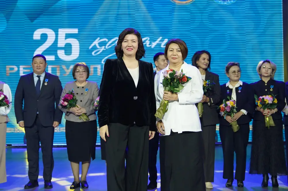 В канун Дня Республики работники сферы образования были удостоены государственных наград (4)