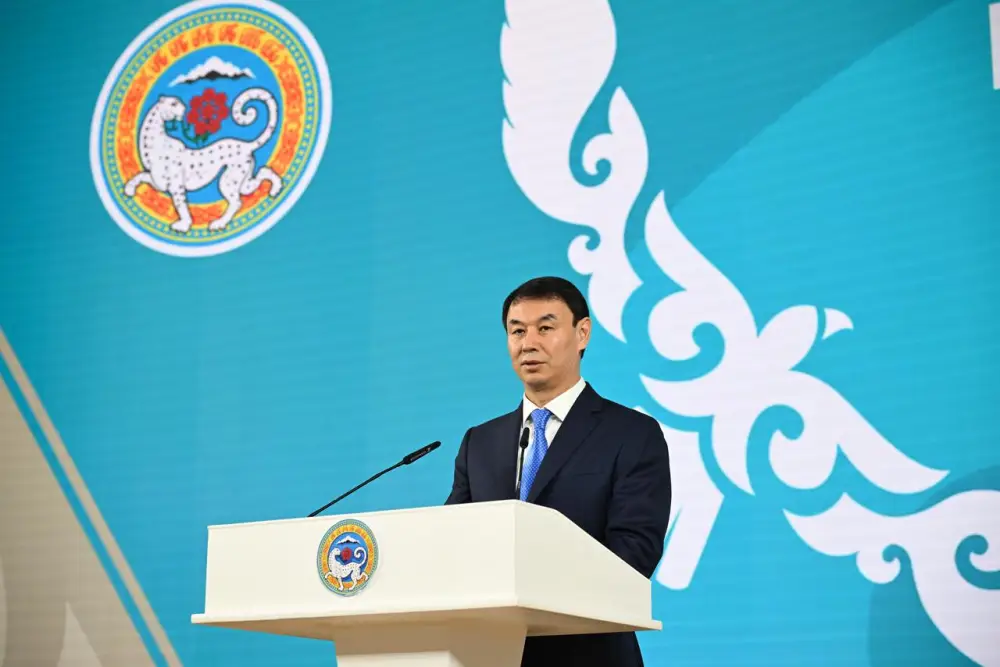 Дархан Сатыбалды вручил алматинцам госнаграды от имени Главы государства ко Дню Республики (3)