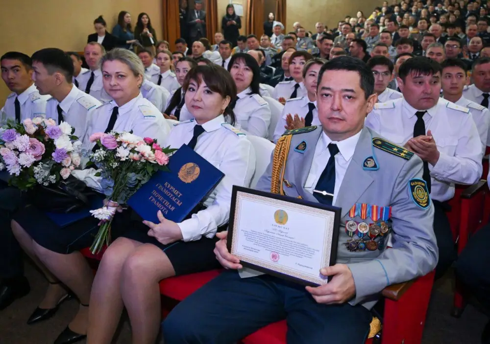 Аким области принял участие в торжественном мероприятии, организованном Департаментом полиции СКО в честь Дня Республики (2)