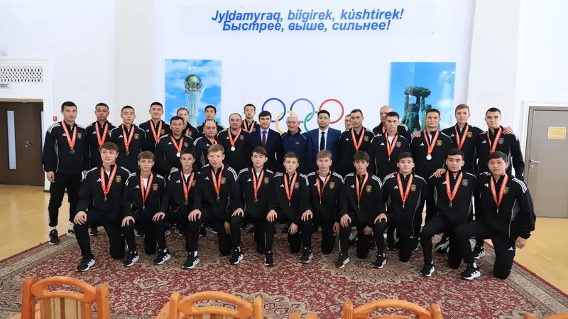 Карагандинская команда «Шахтёр-М» завоевала серебро первенства Казахстана по футболу (5)