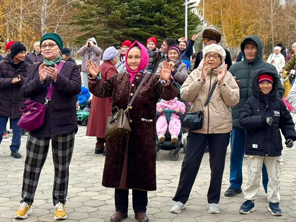 В столичном парке «Жеруйык» широко отметили День Республики (8)