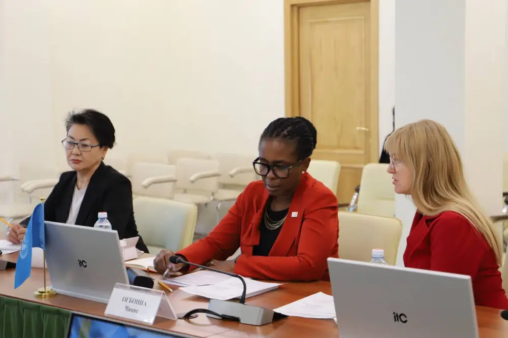 О. Анафин обсудил с представителем ЮНФПА Ч. Огбонна вопросы сотрудничества (2)