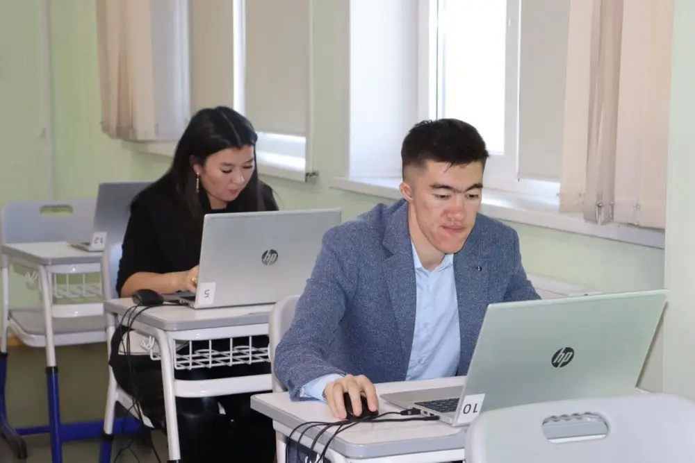 В области Абай прошла областная олимпиада для учителей математики и информатики (2)