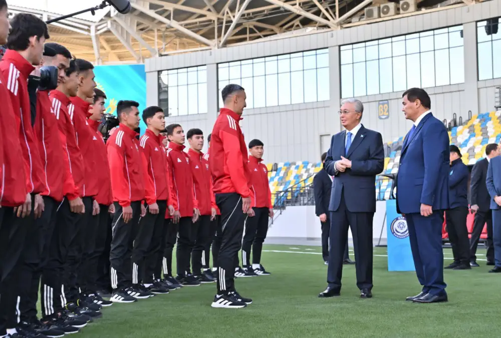 Глава государства посетил Центральный стадион в Кызылорде (2)