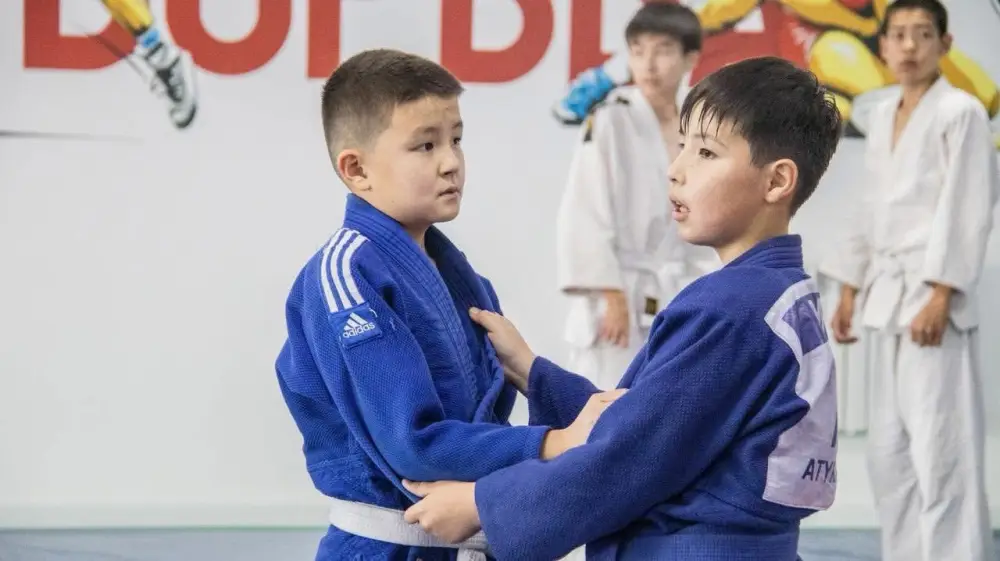 В Махамбетском районе открыт новый спортивный комплекс (7)