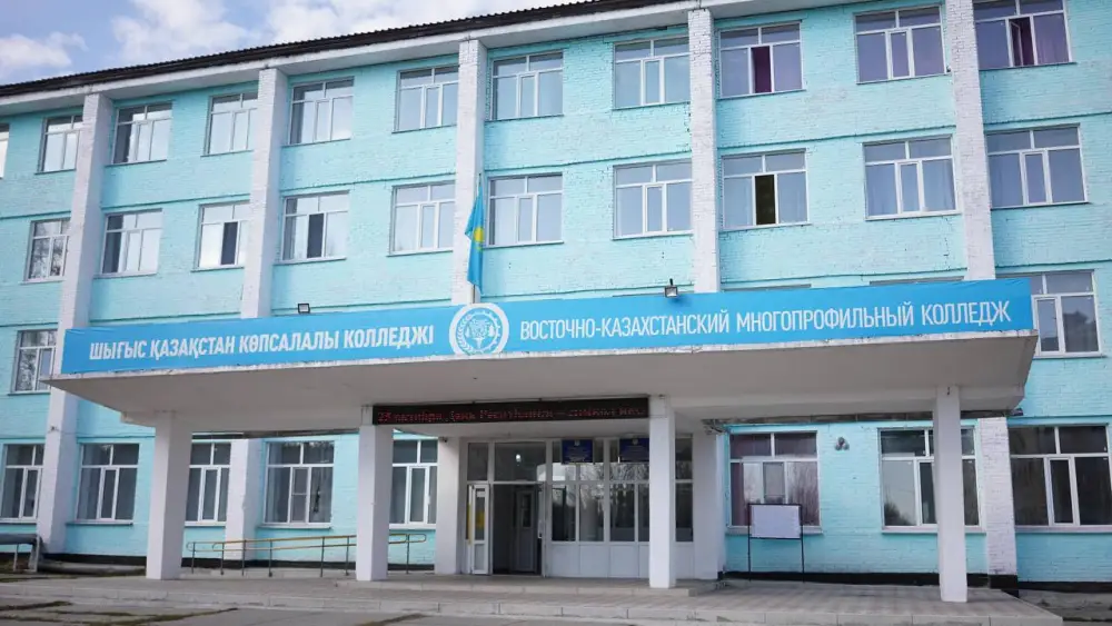 Аким ВКО посетил колледж в Саратовке (5)