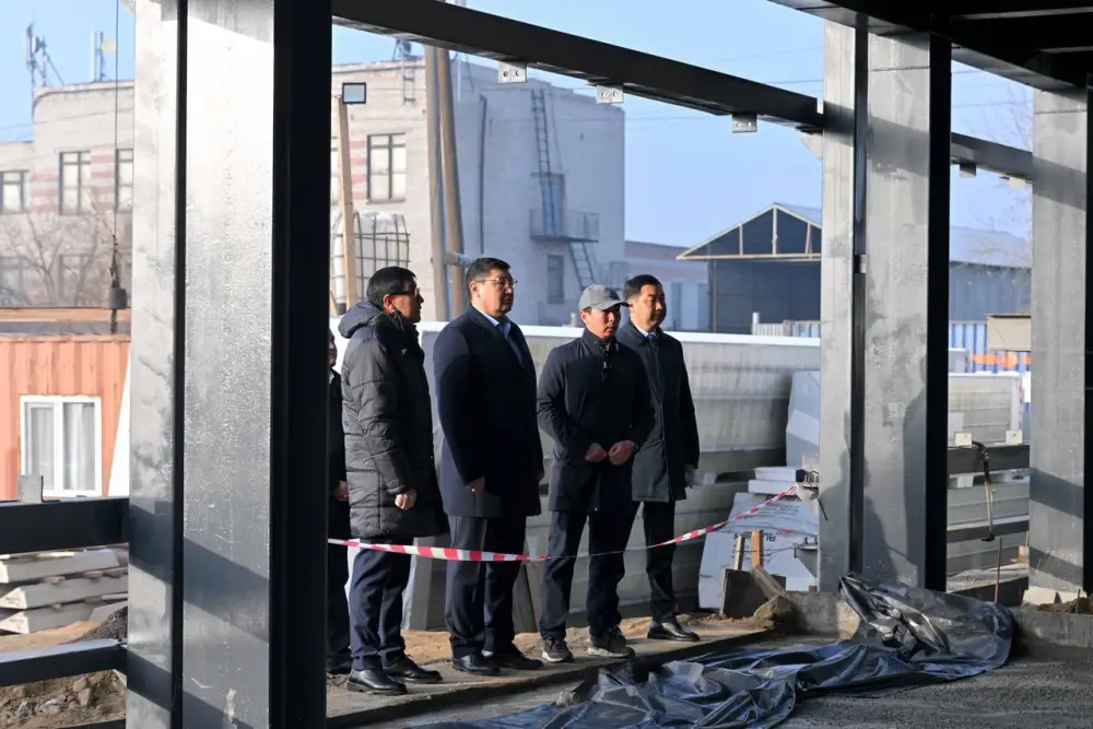 Аким области ознакомился со строительством физкультурно-оздоровительного комплекса в Семее (4)