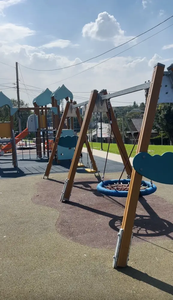 В Турксибском районе Алматы ко Дню Республики открылись новые прогулочные зоны (2)